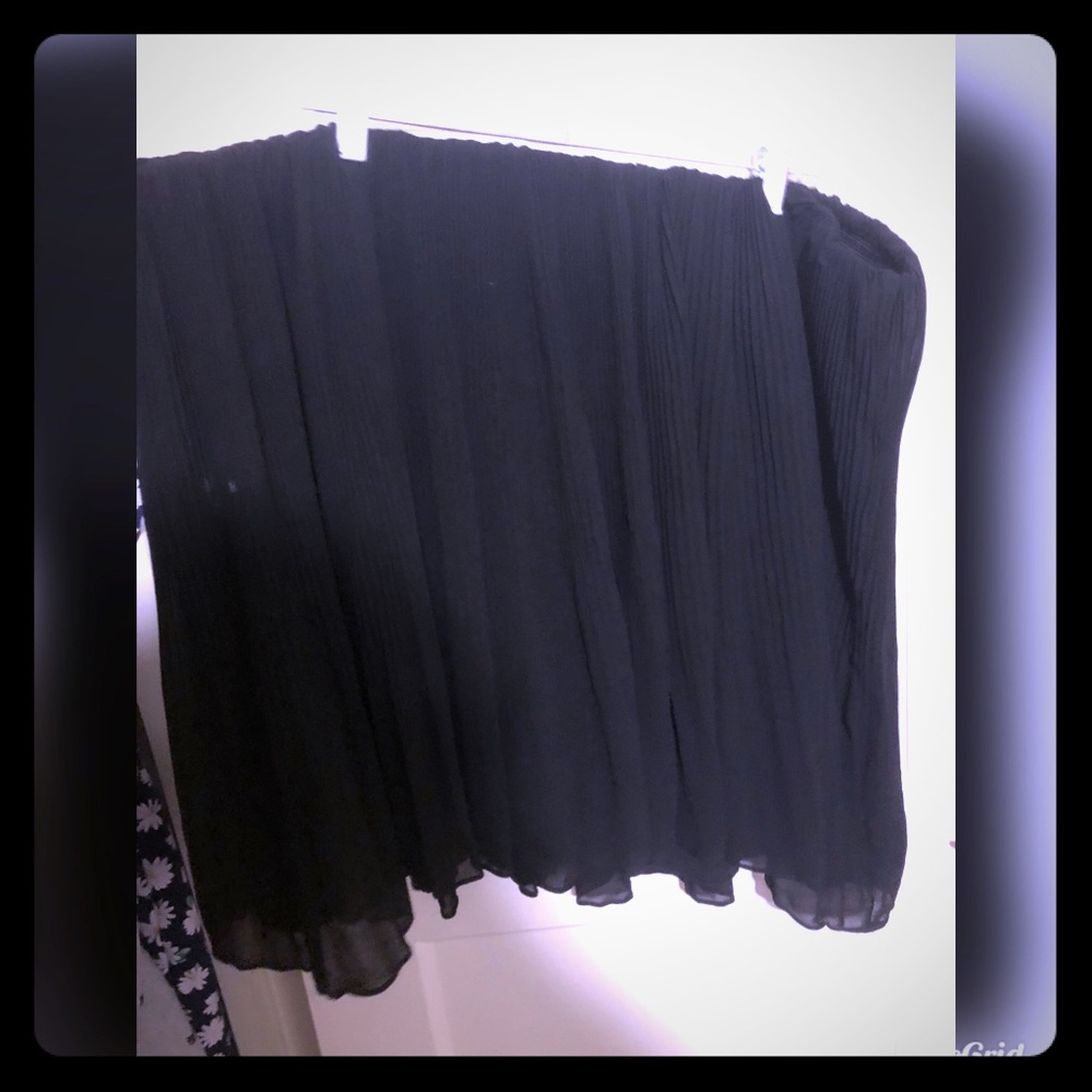 Pleated black skirt Torrid